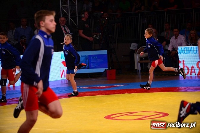 Zdjęcie w galerii na portalu naszraciborz.pl: Wielkie zapaśnicze show w Arenie Rafako. Polska vs reszta świata 4:5 wiadomości z regionu