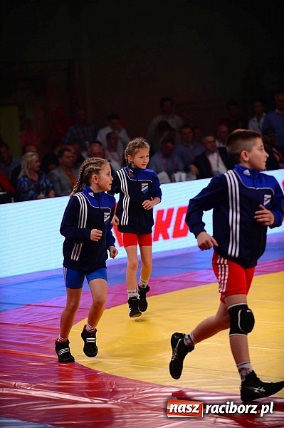 Zdjęcie w galerii na portalu naszraciborz.pl: Wielkie zapaśnicze show w Arenie Rafako. Polska vs reszta świata 4:5 wiadomości z regionu