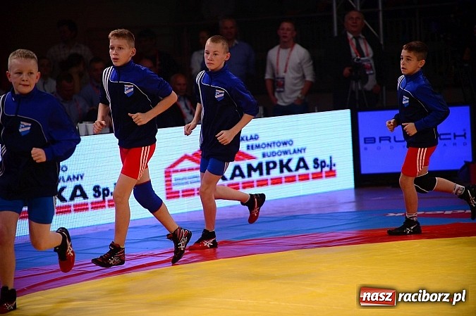 Zdjęcie w galerii na portalu naszraciborz.pl: Wielkie zapaśnicze show w Arenie Rafako. Polska vs reszta świata 4:5 wiadomości z regionu