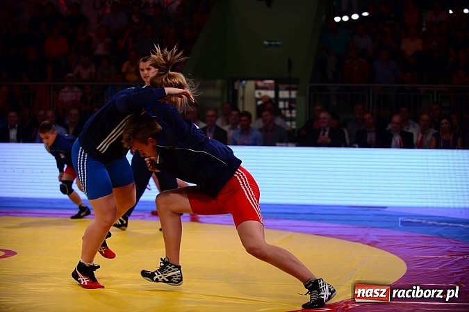 Zdjęcie w galerii na portalu naszraciborz.pl: Wielkie zapaśnicze show w Arenie Rafako. Polska vs reszta świata 4:5 wiadomości z regionu