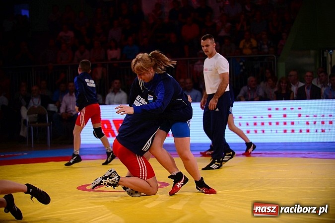 Zdjęcie w galerii na portalu naszraciborz.pl: Wielkie zapaśnicze show w Arenie Rafako. Polska vs reszta świata 4:5 wiadomości z regionu