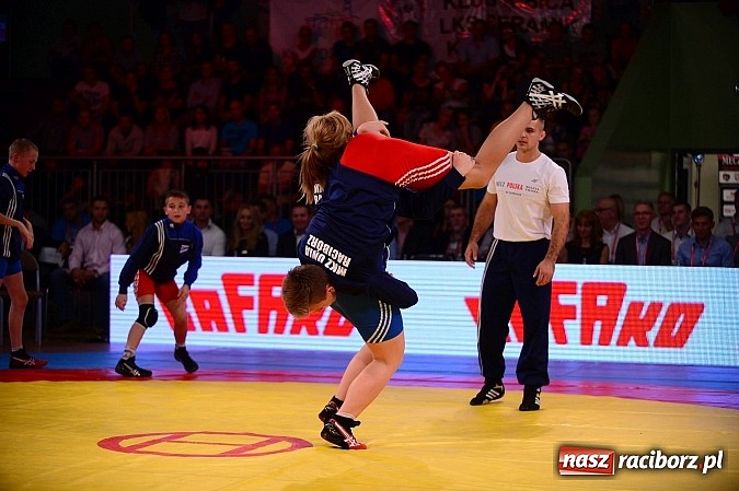 Zdjęcie w galerii na portalu naszraciborz.pl: Wielkie zapaśnicze show w Arenie Rafako. Polska vs reszta świata 4:5 wiadomości z regionu