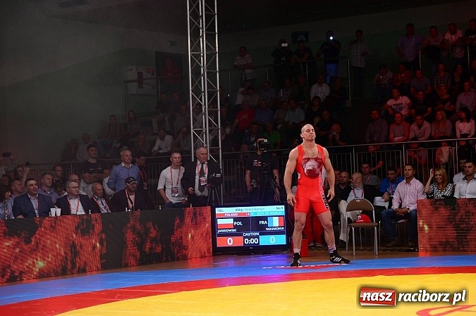 Zdjęcie w galerii na portalu naszraciborz.pl: Wielkie zapaśnicze show w Arenie Rafako. Polska vs reszta świata 4:5 wiadomości z regionu