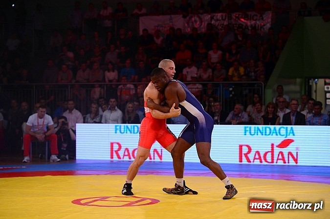 Zdjęcie w galerii na portalu naszraciborz.pl: Wielkie zapaśnicze show w Arenie Rafako. Polska vs reszta świata 4:5 wiadomości z regionu