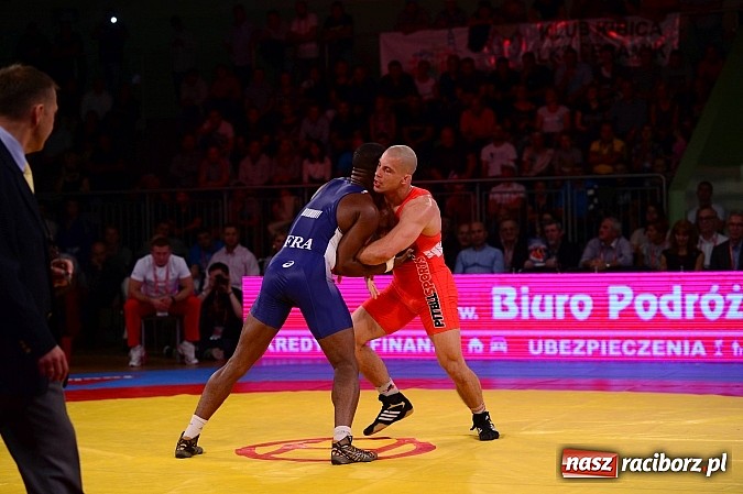 Zdjęcie w galerii na portalu naszraciborz.pl: Wielkie zapaśnicze show w Arenie Rafako. Polska vs reszta świata 4:5 wiadomości z regionu