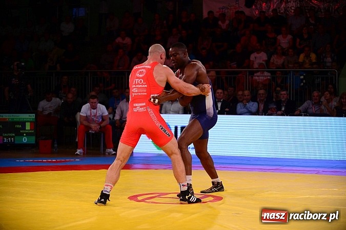 Zdjęcie w galerii na portalu naszraciborz.pl: Wielkie zapaśnicze show w Arenie Rafako. Polska vs reszta świata 4:5 wiadomości z regionu