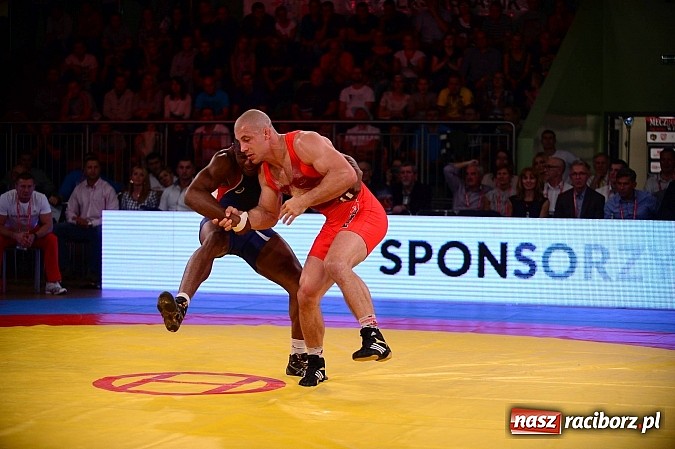 Zdjęcie w galerii na portalu naszraciborz.pl: Wielkie zapaśnicze show w Arenie Rafako. Polska vs reszta świata 4:5 wiadomości z regionu