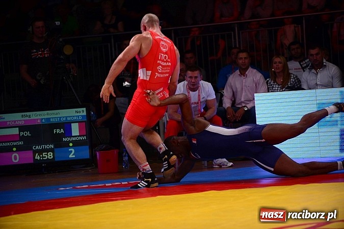 Zdjęcie w galerii na portalu naszraciborz.pl: Wielkie zapaśnicze show w Arenie Rafako. Polska vs reszta świata 4:5 wiadomości z regionu