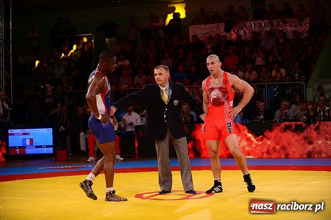 Zdjęcie w galerii na portalu naszraciborz.pl: Wielkie zapaśnicze show w Arenie Rafako. Polska vs reszta świata 4:5 wiadomości z regionu