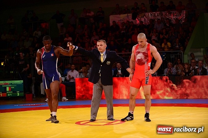 Zdjęcie w galerii na portalu naszraciborz.pl: Wielkie zapaśnicze show w Arenie Rafako. Polska vs reszta świata 4:5 wiadomości z regionu
