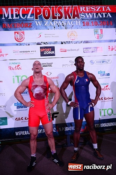 Zdjęcie w galerii na portalu naszraciborz.pl: Wielkie zapaśnicze show w Arenie Rafako. Polska vs reszta świata 4:5 wiadomości z regionu