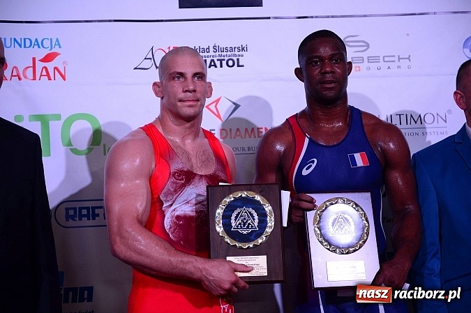 Zdjęcie w galerii na portalu naszraciborz.pl: Wielkie zapaśnicze show w Arenie Rafako. Polska vs reszta świata 4:5 wiadomości z regionu