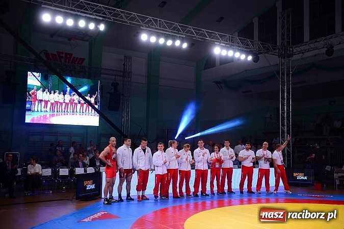 Zdjęcie w galerii na portalu naszraciborz.pl: Wielkie zapaśnicze show w Arenie Rafako. Polska vs reszta świata 4:5 wiadomości z regionu