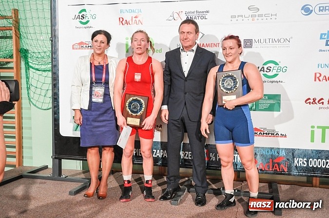 Zdjęcie w galerii na portalu naszraciborz.pl: Wielkie zapaśnicze show w Arenie Rafako. Polska vs reszta świata 4:5 wiadomości z regionu