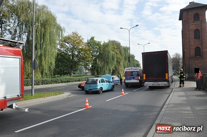 Zdjęcie w galerii na portalu naszraciborz.pl: Kolejna kraksa na Reymonta przy straży pożarnej wiadomości z regionu
