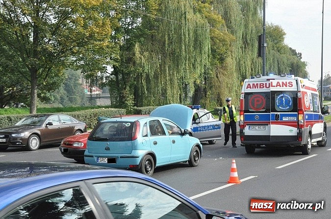 Zdjęcie w galerii na portalu naszraciborz.pl: Kolejna kraksa na Reymonta przy straży pożarnej wiadomości z regionu