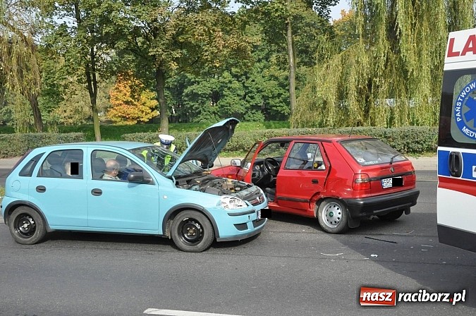 Zdjęcie w galerii na portalu naszraciborz.pl: Kolejna kraksa na Reymonta przy straży pożarnej wiadomości z regionu