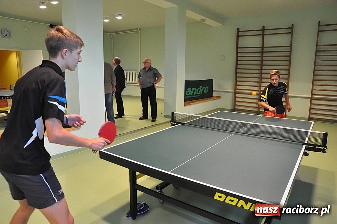 Zdjęcie w galerii na portalu naszraciborz.pl: Jedyna w powiecie sala do tenisa stołowego została dziś otwarta w Bojanowie wiadomości z regionu