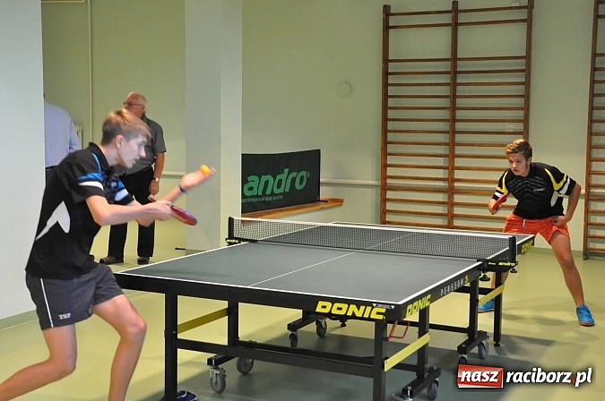 Zdjęcie w galerii na portalu naszraciborz.pl: Jedyna w powiecie sala do tenisa stołowego została dziś otwarta w Bojanowie wiadomości z regionu