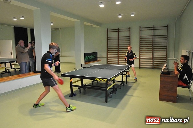 Zdjęcie w galerii na portalu naszraciborz.pl: Jedyna w powiecie sala do tenisa stołowego została dziś otwarta w Bojanowie wiadomości z regionu