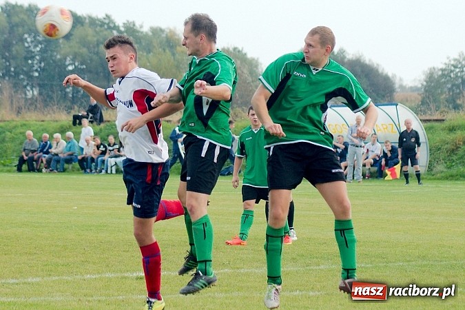Zdjęcie w galerii na portalu naszraciborz.pl: Zacięty pojedynek w Cyprzanowie. Z Ocicami bez bramek wiadomości z regionu