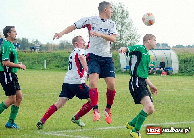 Zdjęcie w galerii na portalu naszraciborz.pl: Zacięty pojedynek w Cyprzanowie. Z Ocicami bez bramek wiadomości z regionu