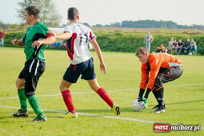 Zdjęcie w galerii na portalu naszraciborz.pl: Zacięty pojedynek w Cyprzanowie. Z Ocicami bez bramek wiadomości z regionu