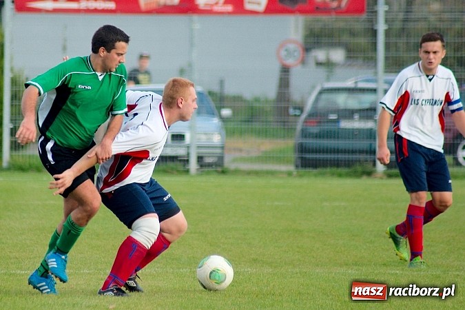 Zdjęcie w galerii na portalu naszraciborz.pl: Zacięty pojedynek w Cyprzanowie. Z Ocicami bez bramek wiadomości z regionu
