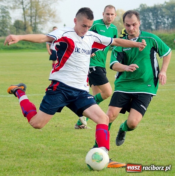 Zdjęcie w galerii na portalu naszraciborz.pl: Zacięty pojedynek w Cyprzanowie. Z Ocicami bez bramek wiadomości z regionu