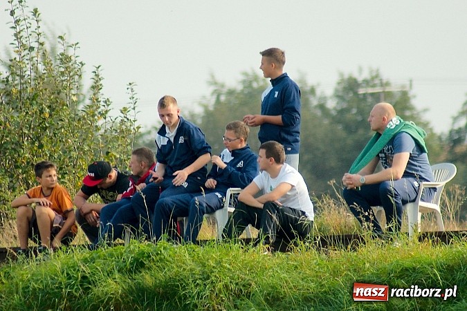 Zdjęcie w galerii na portalu naszraciborz.pl: Zacięty pojedynek w Cyprzanowie. Z Ocicami bez bramek wiadomości z regionu