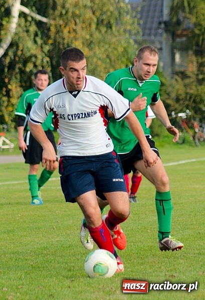 Zdjęcie w galerii na portalu naszraciborz.pl: Zacięty pojedynek w Cyprzanowie. Z Ocicami bez bramek wiadomości z regionu