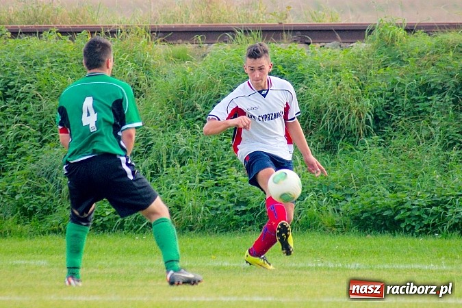 Zdjęcie w galerii na portalu naszraciborz.pl: Zacięty pojedynek w Cyprzanowie. Z Ocicami bez bramek wiadomości z regionu