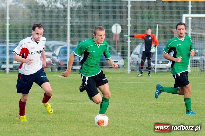 Zdjęcie w galerii na portalu naszraciborz.pl: Zacięty pojedynek w Cyprzanowie. Z Ocicami bez bramek wiadomości z regionu