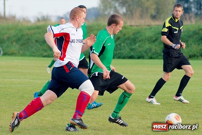 Zdjęcie w galerii na portalu naszraciborz.pl: Zacięty pojedynek w Cyprzanowie. Z Ocicami bez bramek wiadomości z regionu