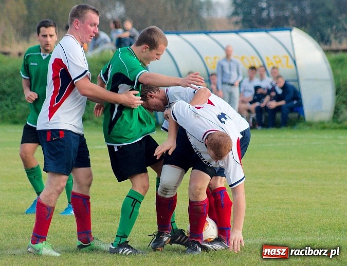 Zdjęcie w galerii na portalu naszraciborz.pl: Zacięty pojedynek w Cyprzanowie. Z Ocicami bez bramek wiadomości z regionu
