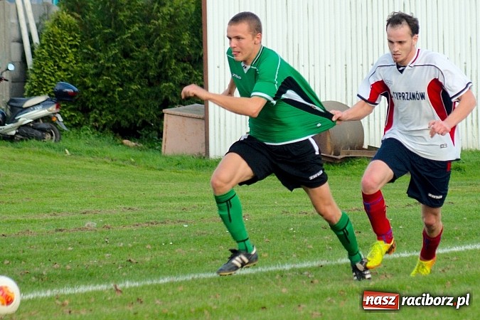 Zdjęcie w galerii na portalu naszraciborz.pl: Zacięty pojedynek w Cyprzanowie. Z Ocicami bez bramek wiadomości z regionu