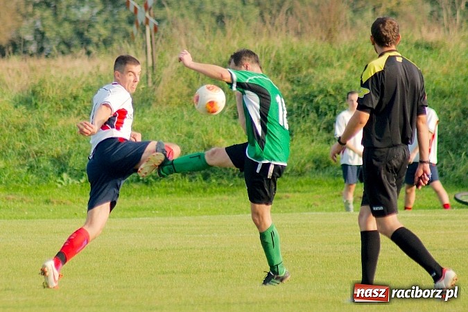 Zdjęcie w galerii na portalu naszraciborz.pl: Zacięty pojedynek w Cyprzanowie. Z Ocicami bez bramek wiadomości z regionu