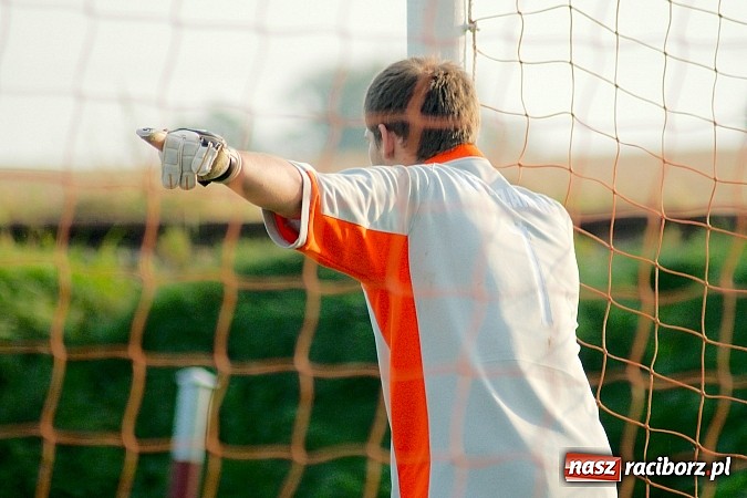 Zdjęcie w galerii na portalu naszraciborz.pl: Zacięty pojedynek w Cyprzanowie. Z Ocicami bez bramek wiadomości z regionu