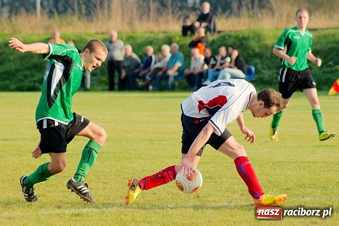 Zdjęcie w galerii na portalu naszraciborz.pl: Zacięty pojedynek w Cyprzanowie. Z Ocicami bez bramek wiadomości z regionu