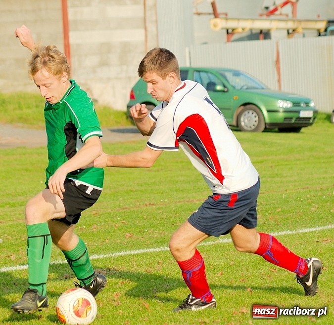 Zdjęcie w galerii na portalu naszraciborz.pl: Zacięty pojedynek w Cyprzanowie. Z Ocicami bez bramek wiadomości z regionu