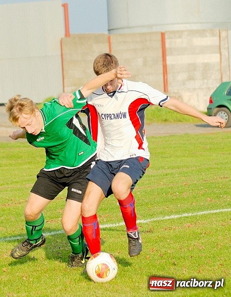 Zdjęcie w galerii na portalu naszraciborz.pl: Zacięty pojedynek w Cyprzanowie. Z Ocicami bez bramek wiadomości z regionu