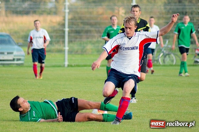 Zdjęcie w galerii na portalu naszraciborz.pl: Zacięty pojedynek w Cyprzanowie. Z Ocicami bez bramek wiadomości z regionu