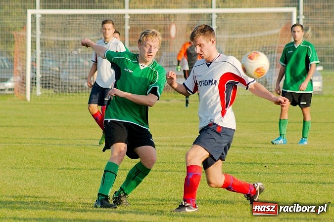 Zdjęcie w galerii na portalu naszraciborz.pl: Zacięty pojedynek w Cyprzanowie. Z Ocicami bez bramek wiadomości z regionu