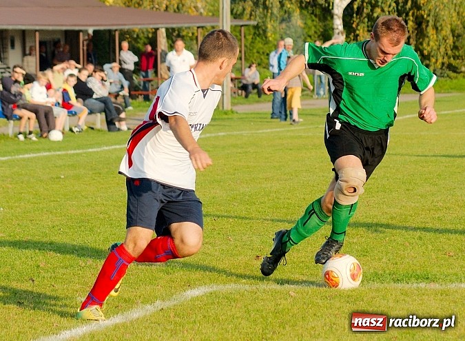 Zdjęcie w galerii na portalu naszraciborz.pl: Zacięty pojedynek w Cyprzanowie. Z Ocicami bez bramek wiadomości z regionu