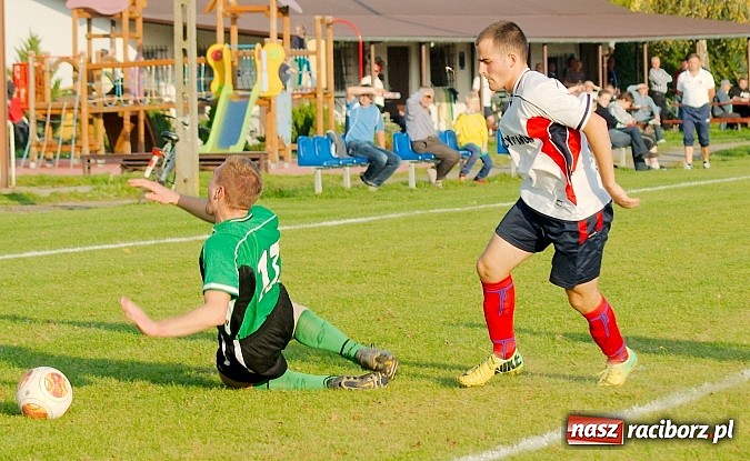 Zdjęcie w galerii na portalu naszraciborz.pl: Zacięty pojedynek w Cyprzanowie. Z Ocicami bez bramek wiadomości z regionu