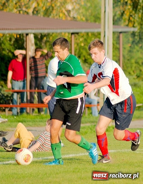 Zdjęcie w galerii na portalu naszraciborz.pl: Zacięty pojedynek w Cyprzanowie. Z Ocicami bez bramek wiadomości z regionu