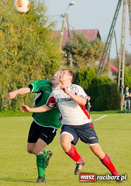 Zdjęcie w galerii na portalu naszraciborz.pl: Zacięty pojedynek w Cyprzanowie. Z Ocicami bez bramek wiadomości z regionu