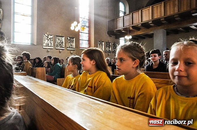 Zdjęcie w galerii na portalu naszraciborz.pl: Voices for Hospices - koncert uwielbienia w kościele na Ocicach wiadomości z regionu