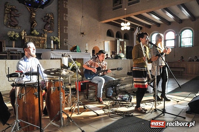 Zdjęcie w galerii na portalu naszraciborz.pl: Voices for Hospices - koncert uwielbienia w kościele na Ocicach wiadomości z regionu