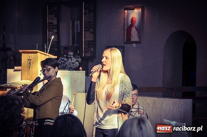 Zdjęcie w galerii na portalu naszraciborz.pl: Voices for Hospices - koncert uwielbienia w kościele na Ocicach wiadomości z regionu